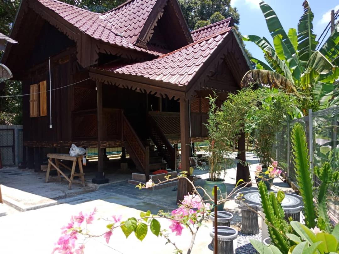 Suitetrails - Anggerik Homestay