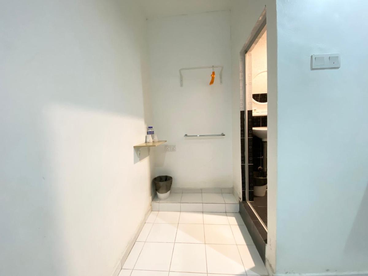 1108 Hotel Sungkai - Housity