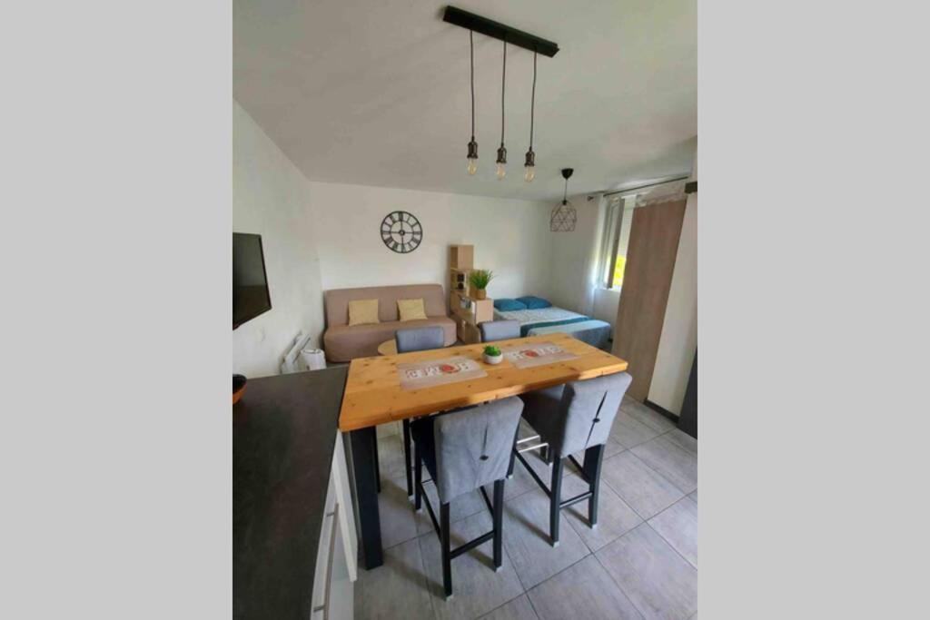 Location studio entre garrigue et mer - Housity