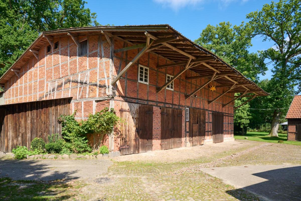 Hof Wölper Raven - Housity
