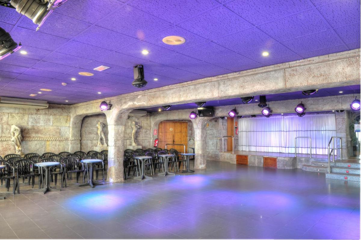 Un restaurante o sitio para comer en Hotel & Spa Entremares