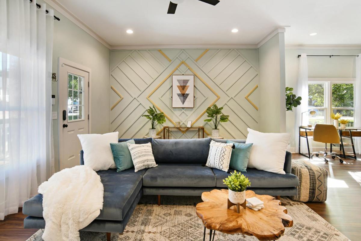 SUN LIT MODERN HOME with GOOD VIBES AND LOTS OF COFFEE - DesignedByDom - Housity