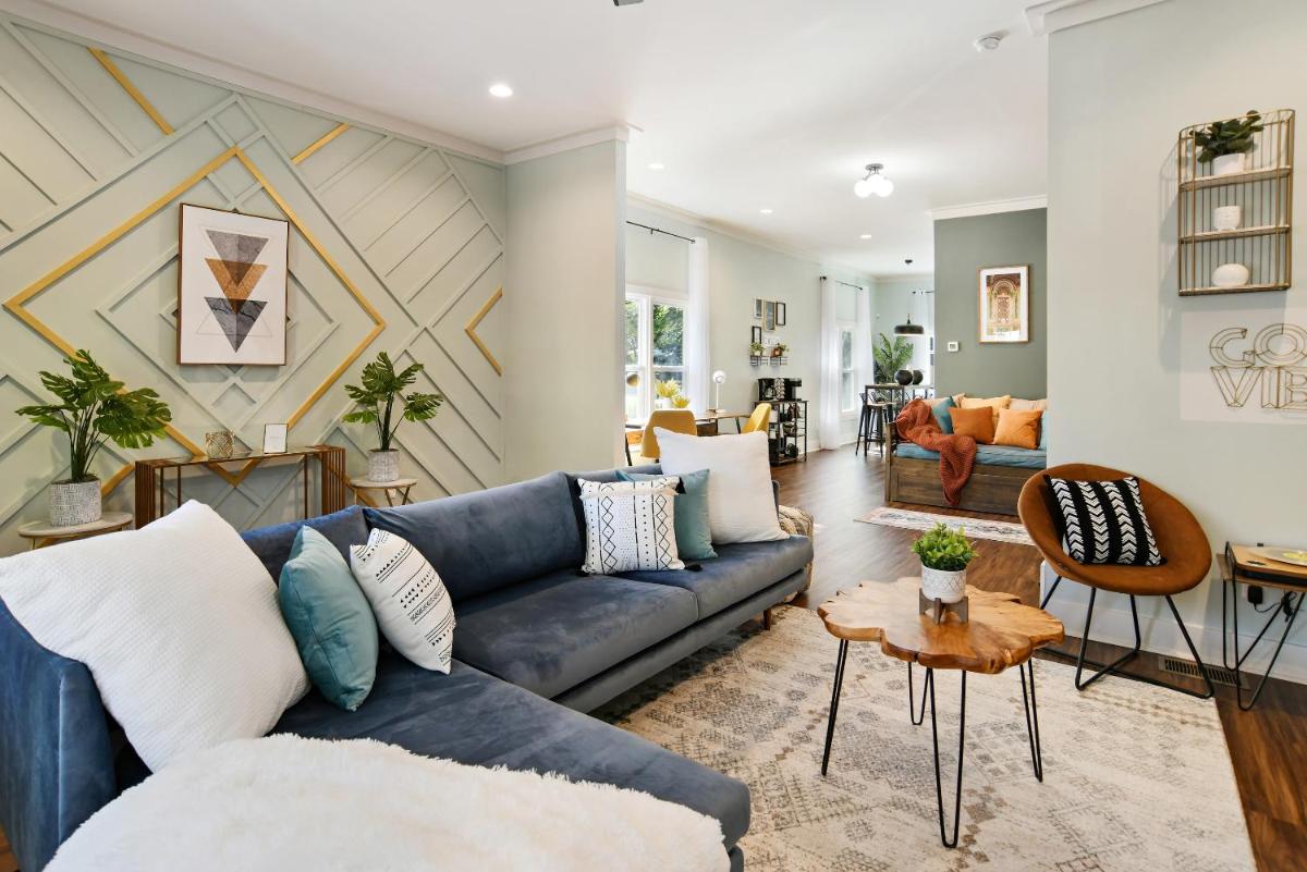 SUN LIT MODERN HOME with GOOD VIBES AND LOTS OF COFFEE - DesignedByDom - Housity