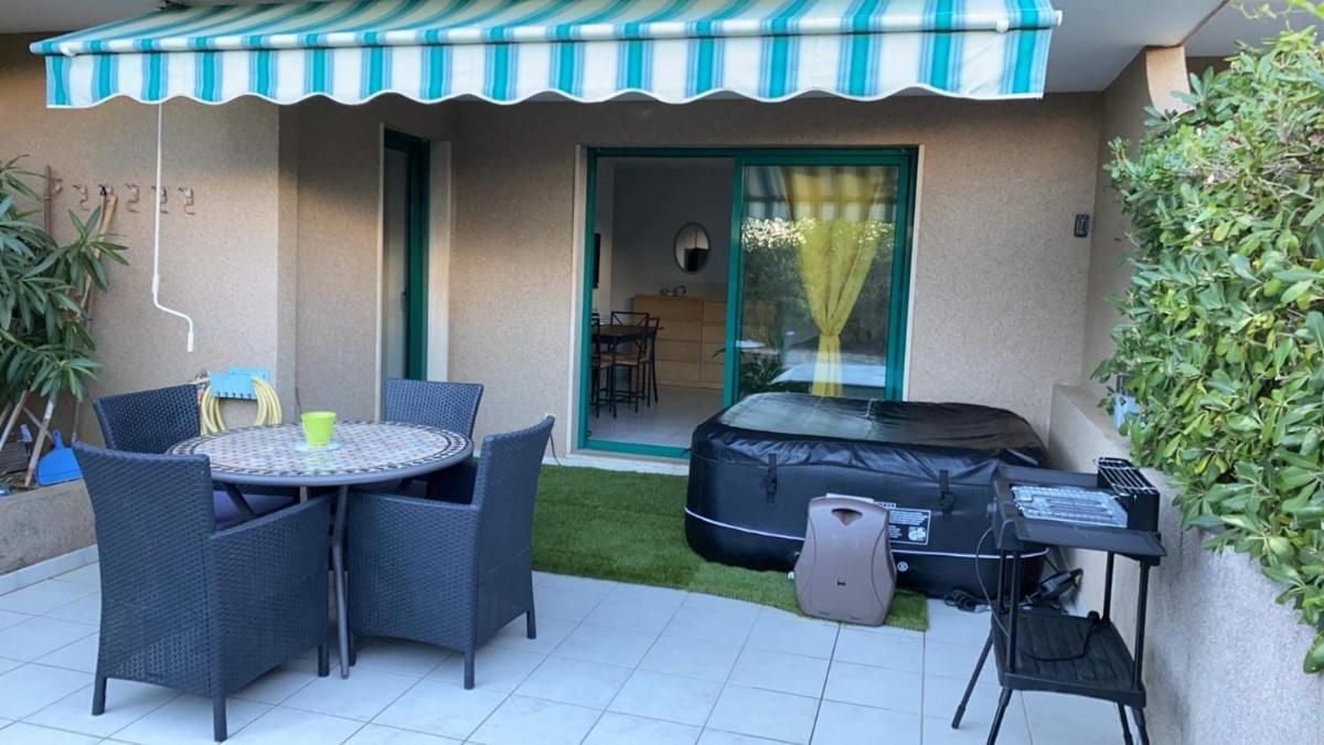 Cosy studio avec jacuzzi situé proche du centre ville et des plages de Cavalaire-sur-Mer - Housity