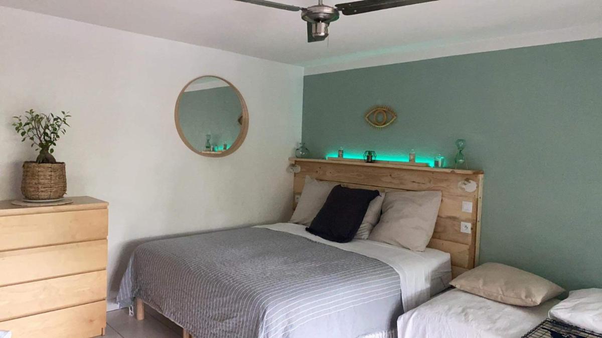 Cosy studio avec jacuzzi situé proche du centre ville et des plages de Cavalaire-sur-Mer - Housity
