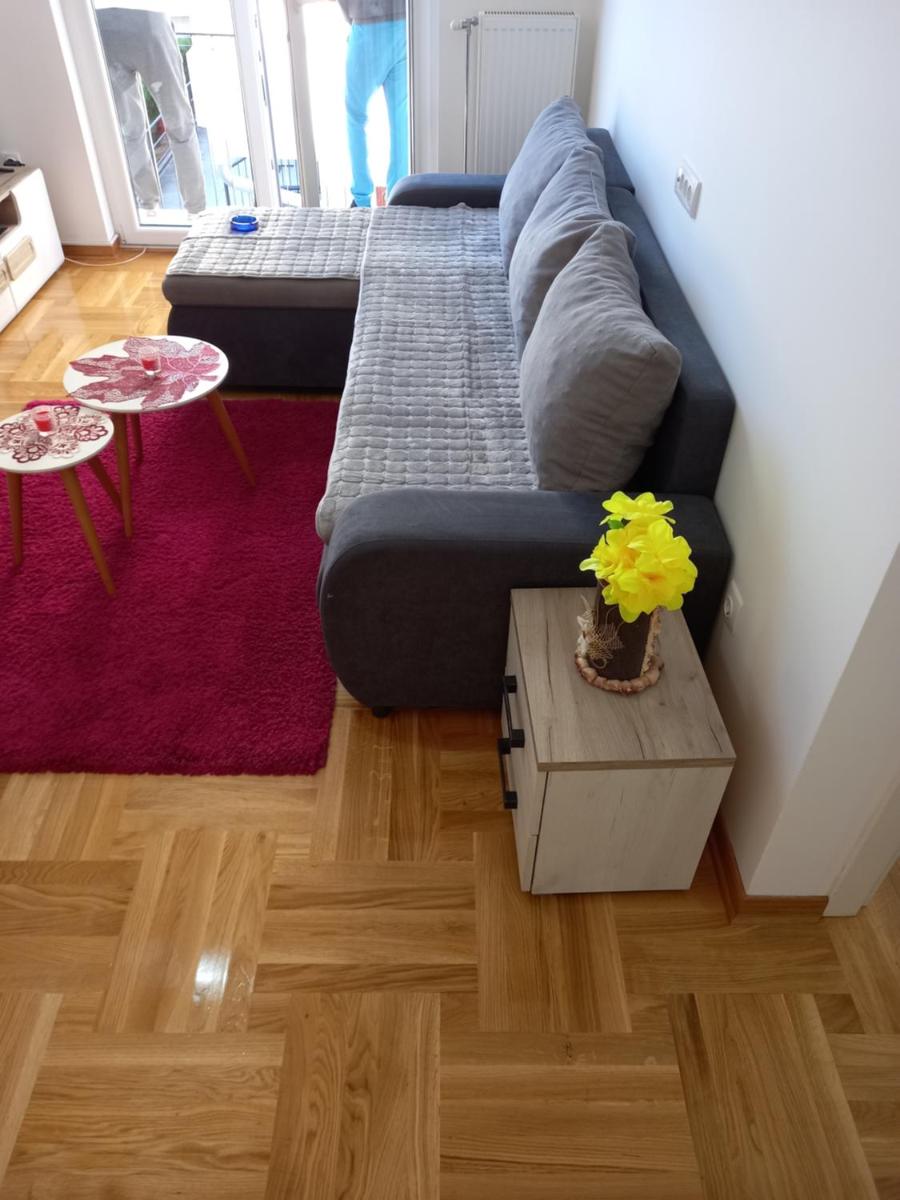 Leonora & Free Parking - Housity