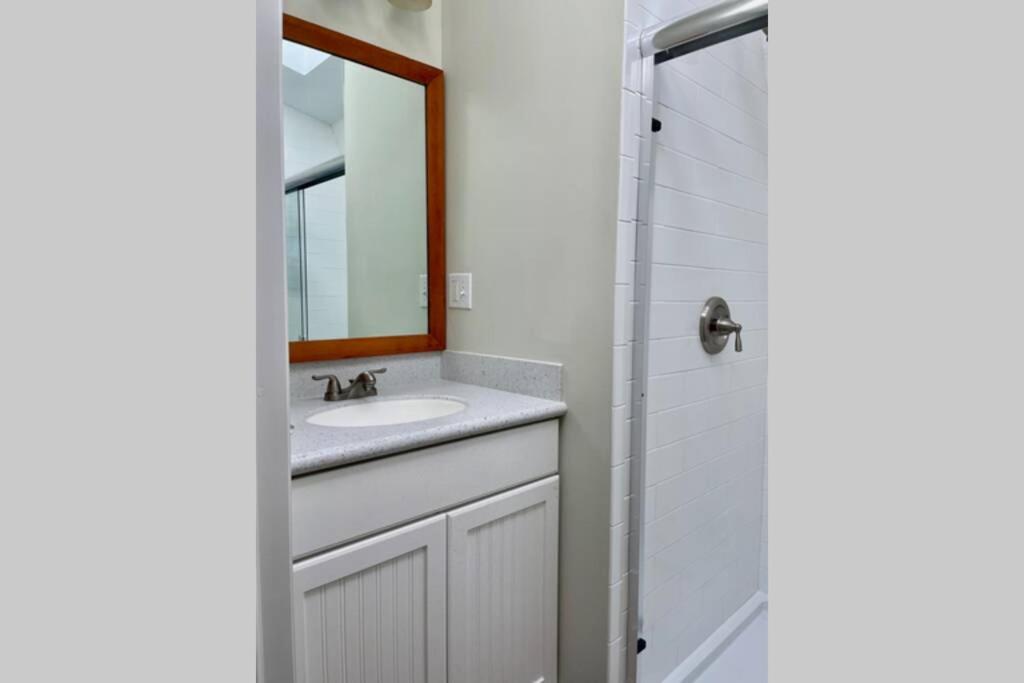 Suitetrails - Newly Renovated Carriage House Near Town & Beaches