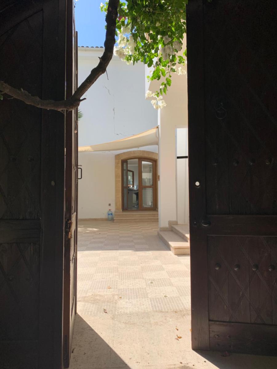 Spectacular views from this villa in Lapta - Housity