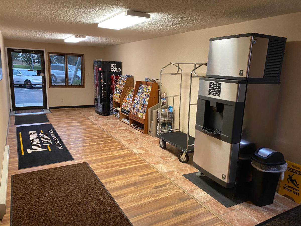 Thunderbird Lodge - Housity