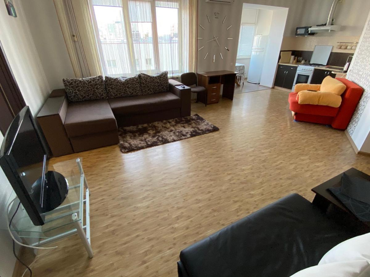 Suitetrails - Podillia modern apartment