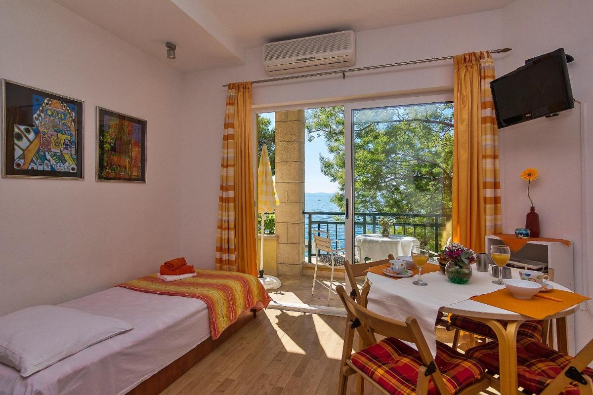 Apartments Ela Tucepi - Housity