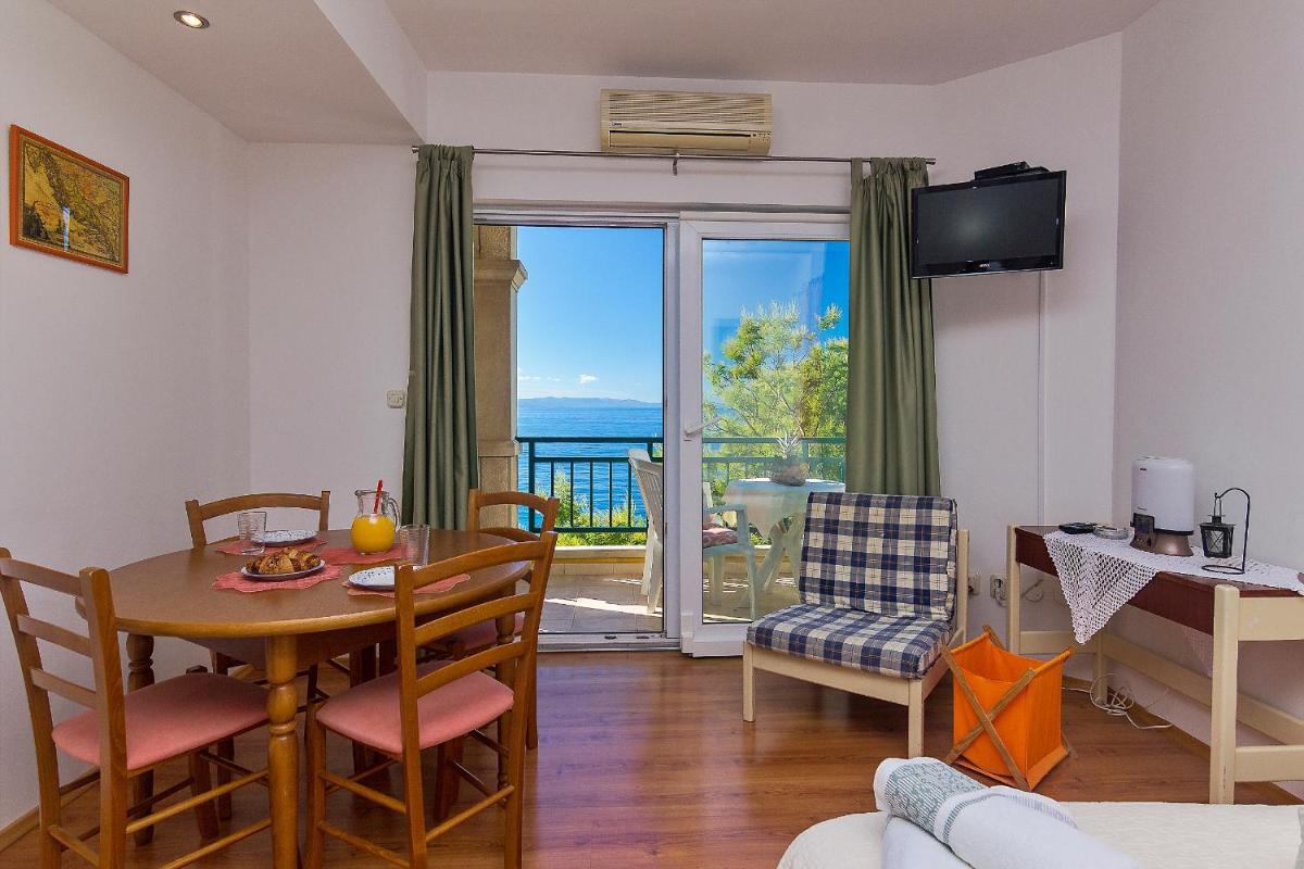 Apartments Ela Tucepi - Housity