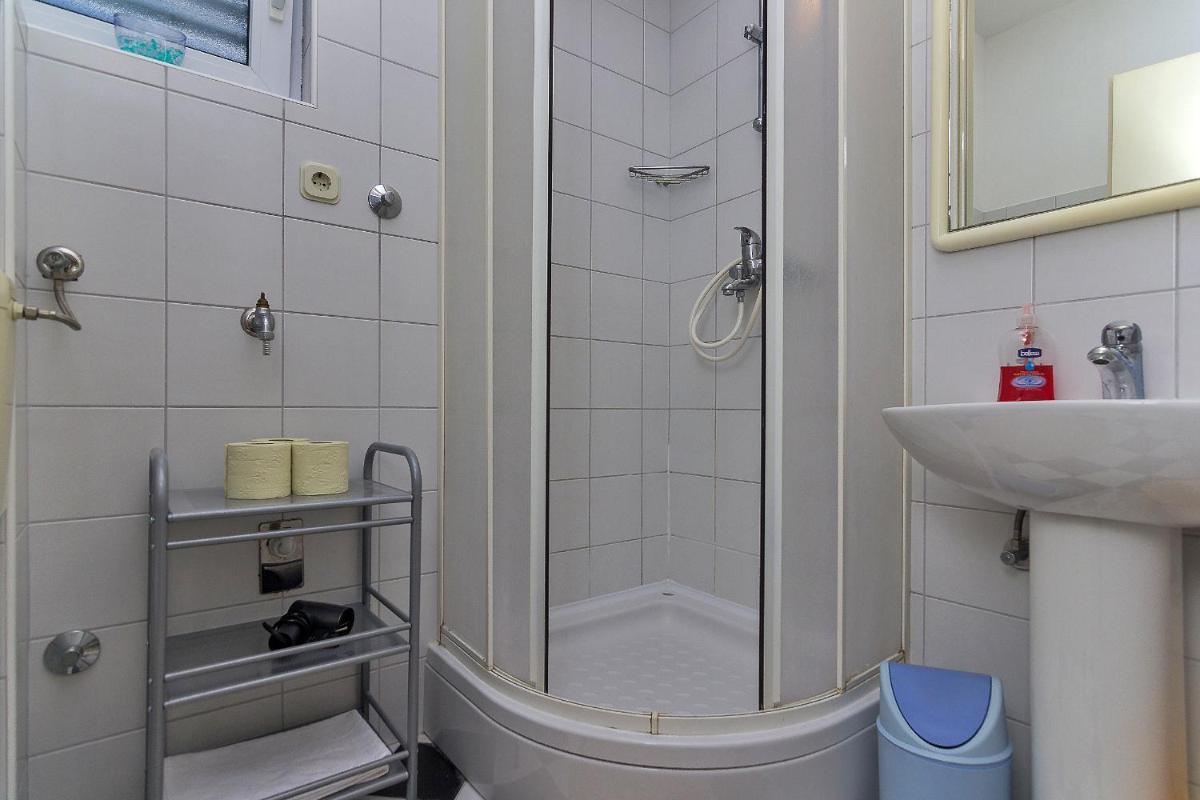 Apartments Ela Tucepi - Housity