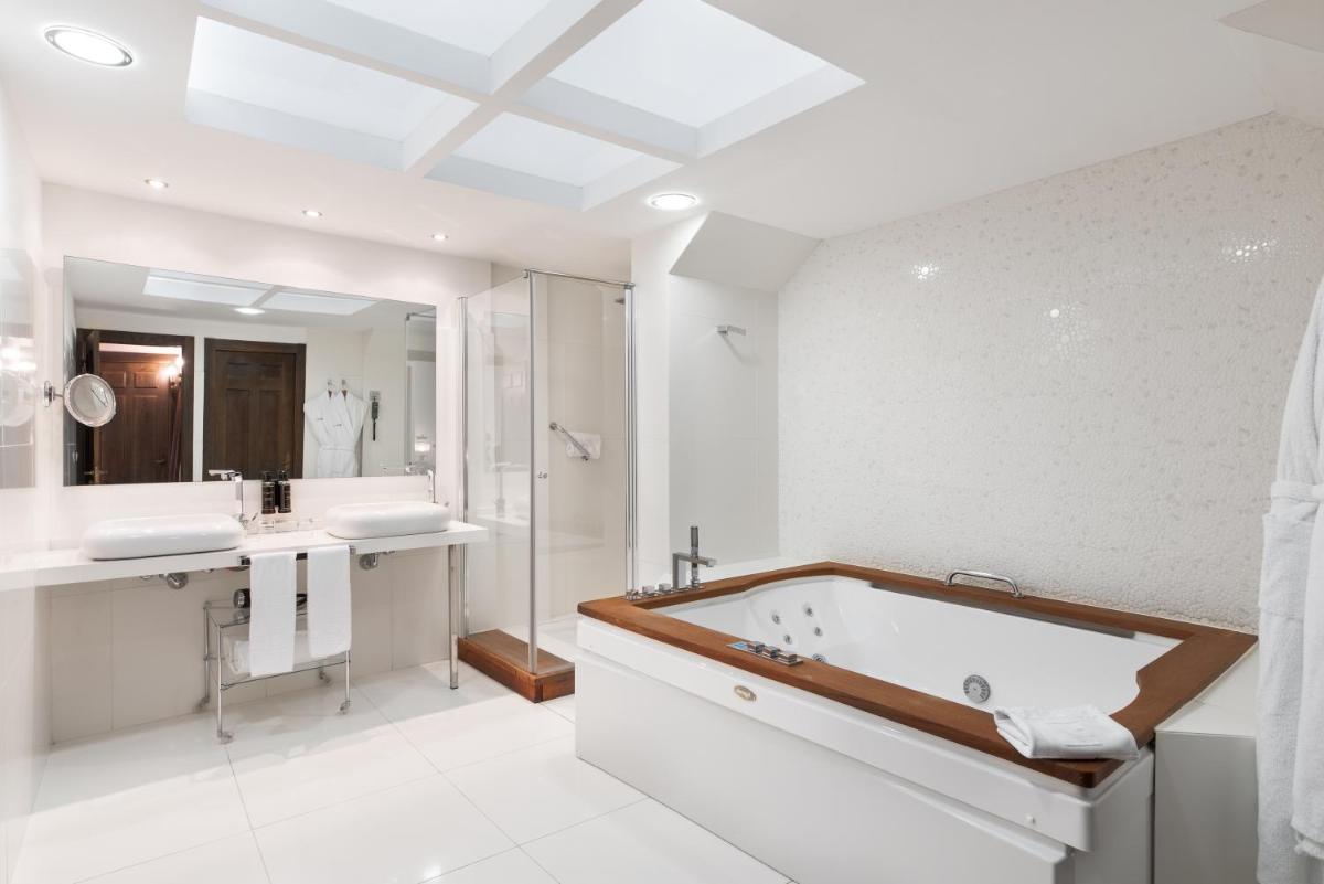 Un baño de Áurea Palacio de Sober by Eurostars Hotel Company