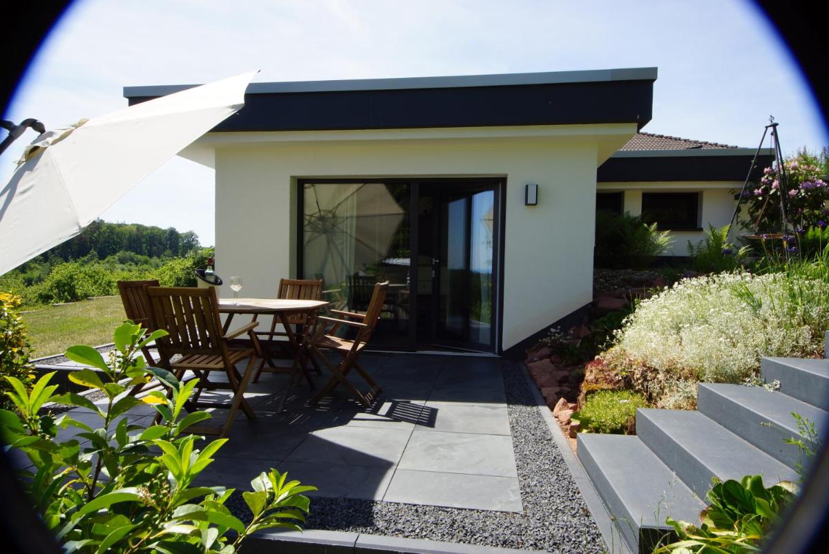 Ruhe Oase mit tollem Fernblick inmitten der Natur - Housity