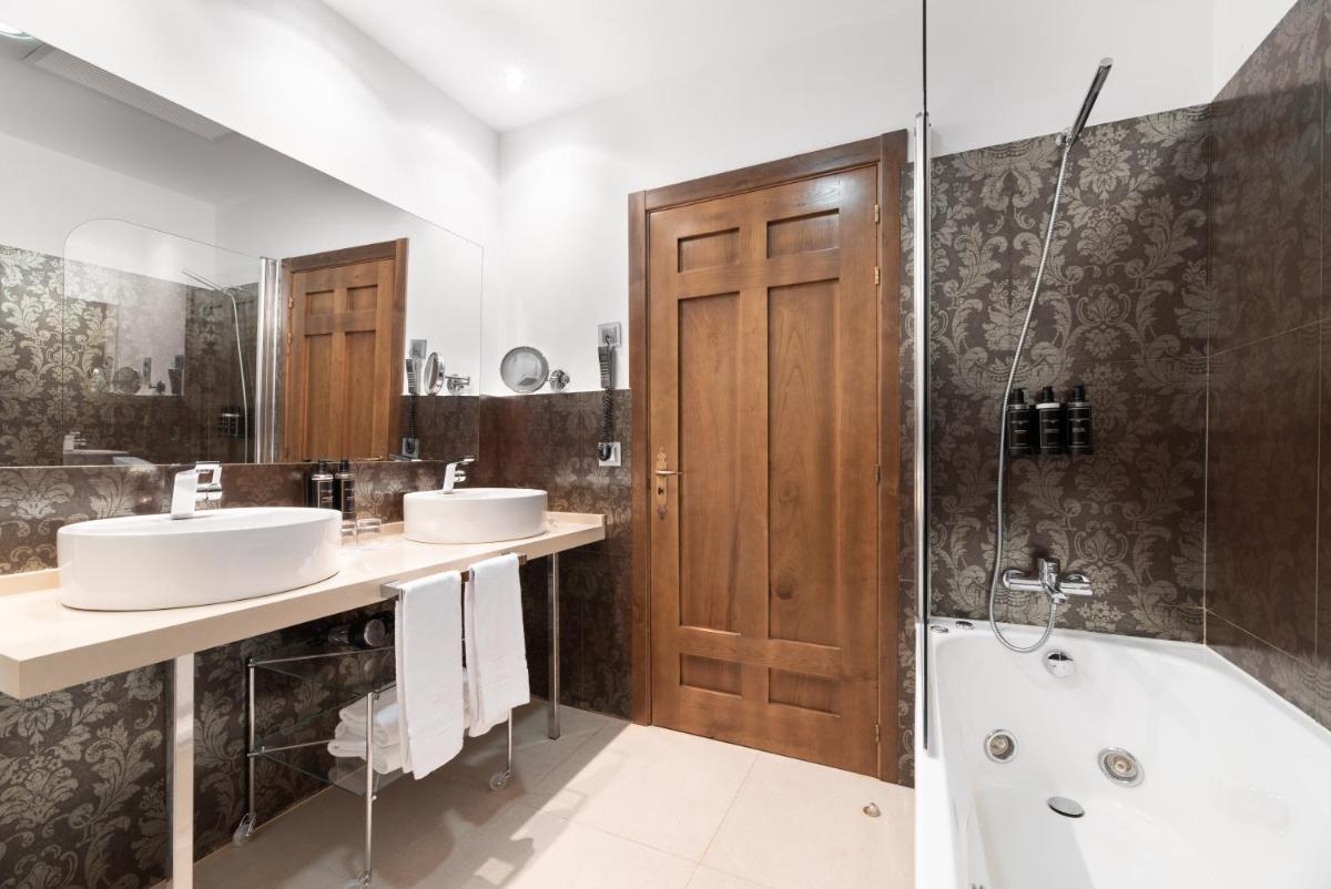 Un baño de Áurea Palacio de Sober by Eurostars Hotel Company
