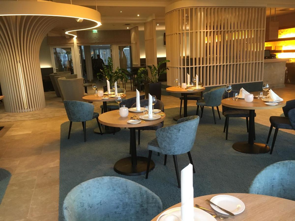 Ein Restaurant oder anderes Speiselokal in der Unterkunft Strandhotel Dünenmeer - Adults only