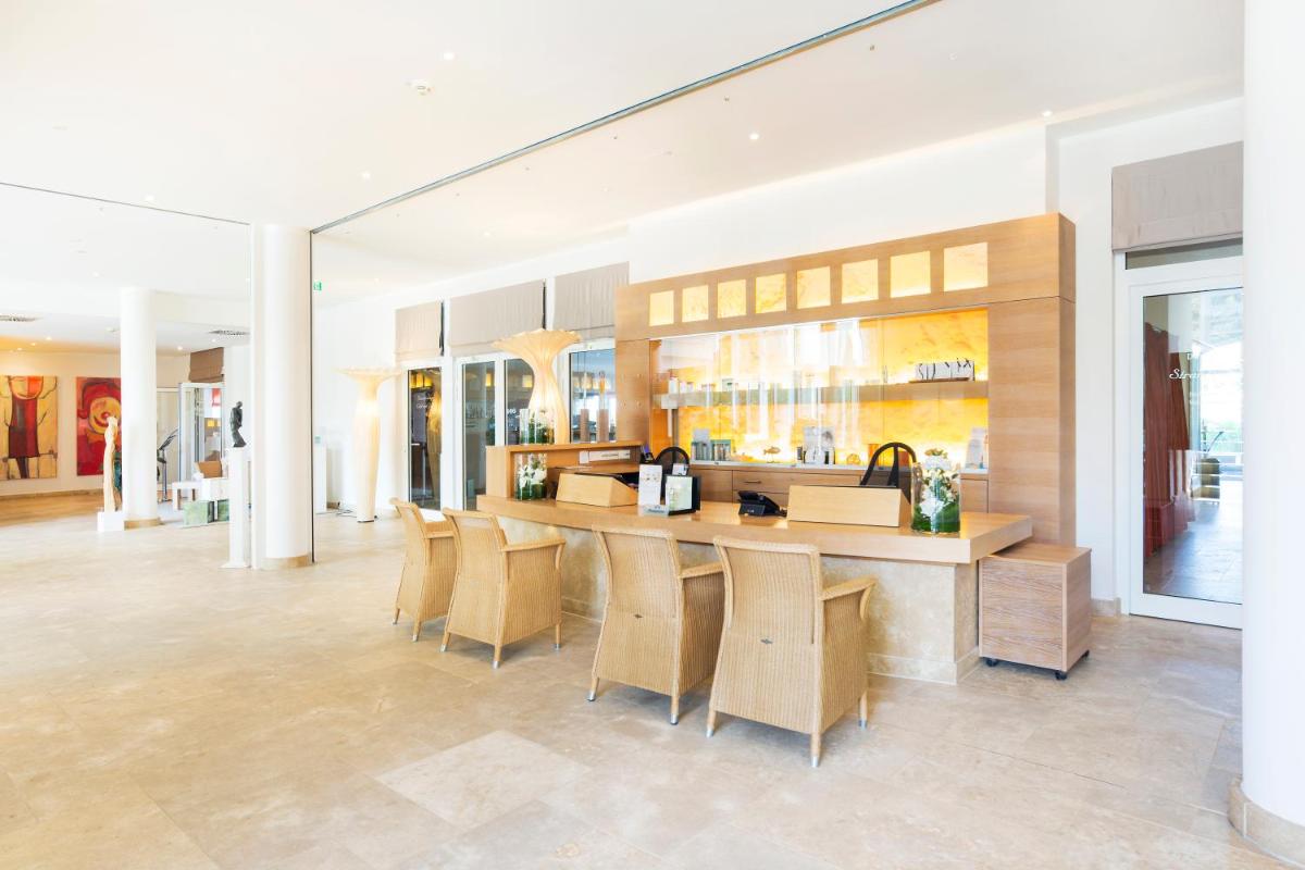 Getränke in der Unterkunft Strandhotel Dünenmeer - Adults only