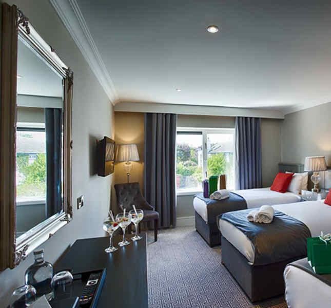 The Village , Bar and Restaurant - Housity