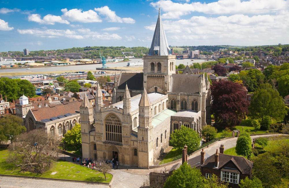 Trivelles Rochester Hotel - Housity