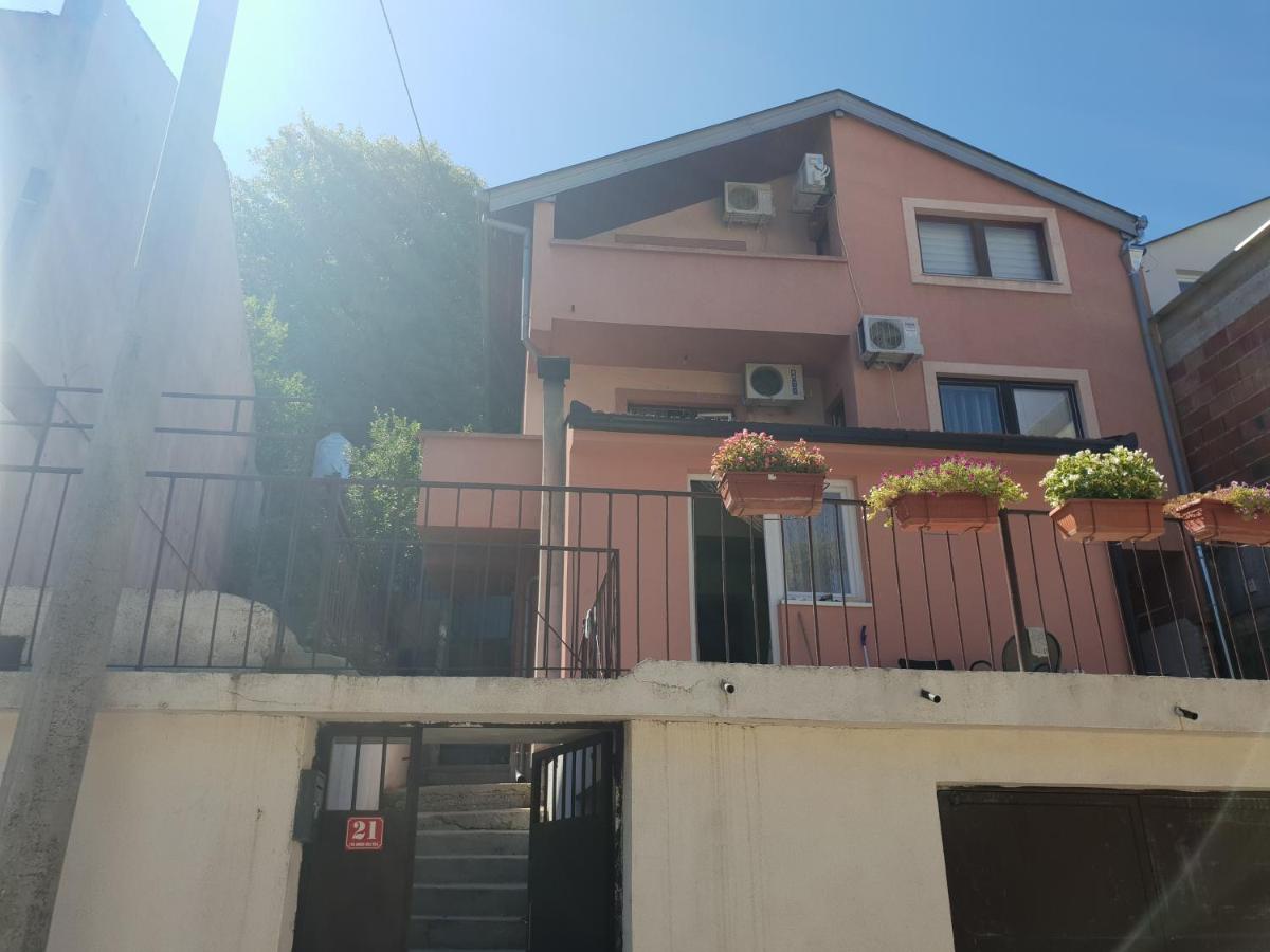 Hostel Enardi - Housity