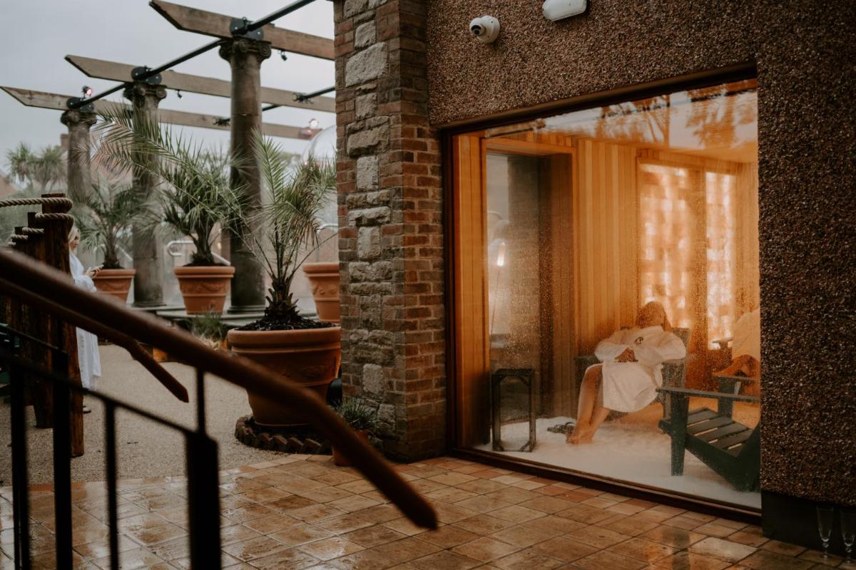 The Rabbit Hotel & Retreat - Housity