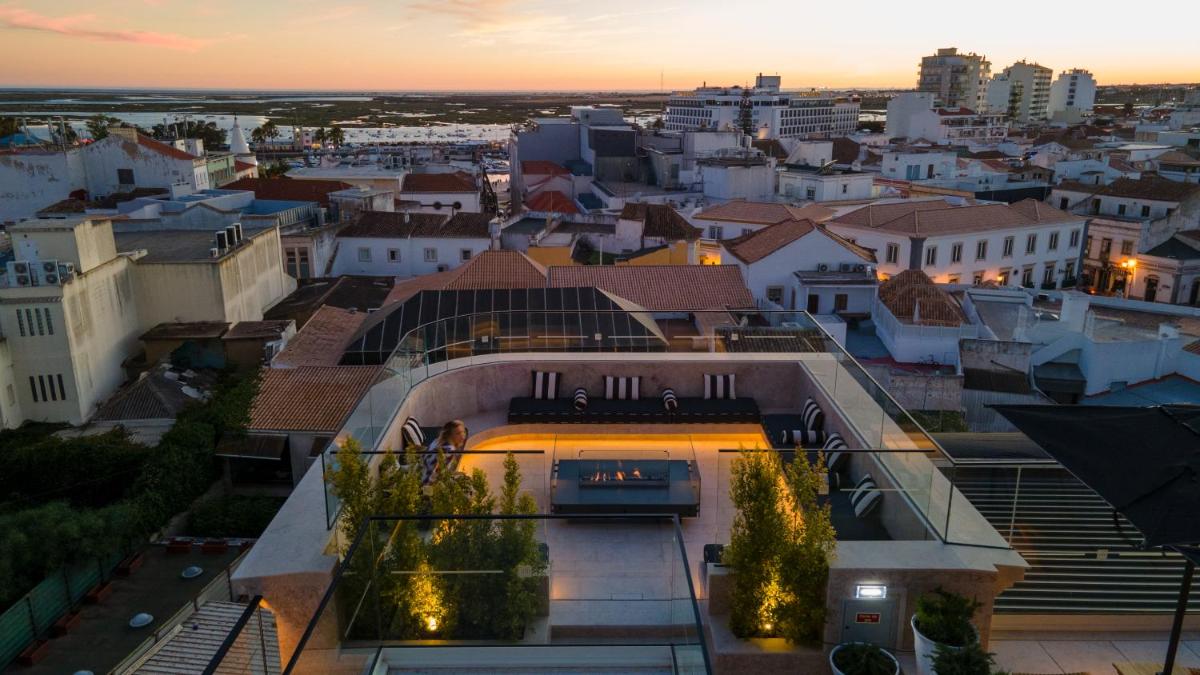 Uma vista geral de Faro ou a vista da cidade a partir do hotel