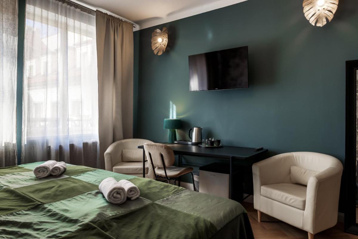 Louren - The Bridge Inn - Housity