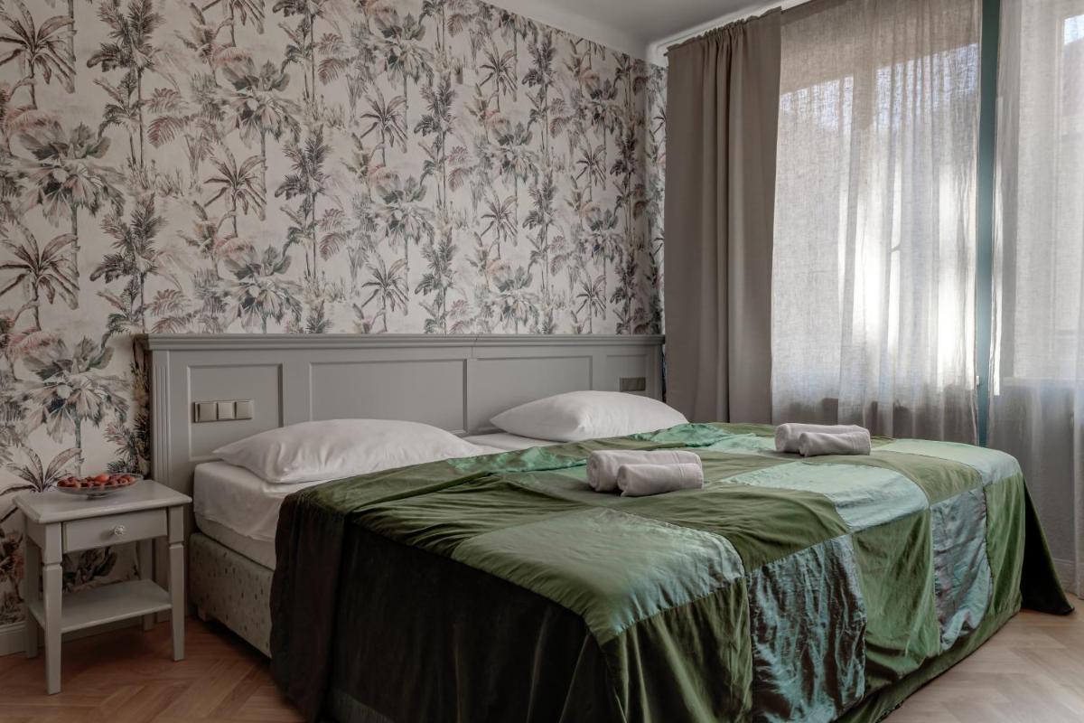 Louren - The Bridge Inn - Housity