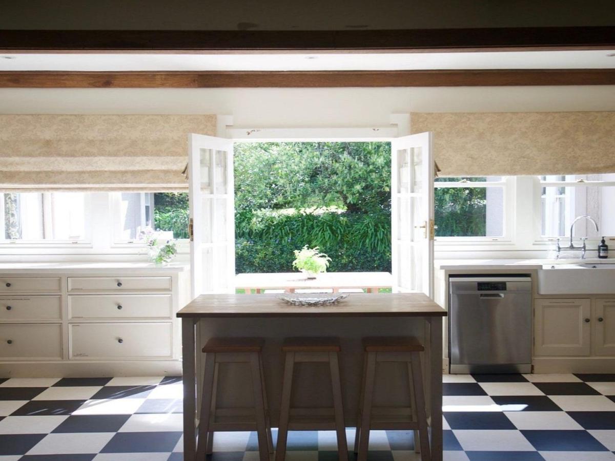 Robin Hill Manor - Housity