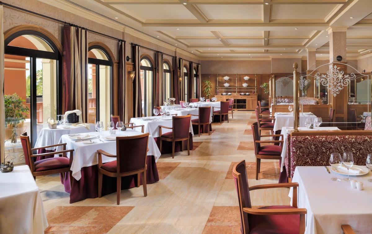 Un restaurante o sitio para comer en Hotel Las Madrigueras Golf Resort & Spa - Adults Only