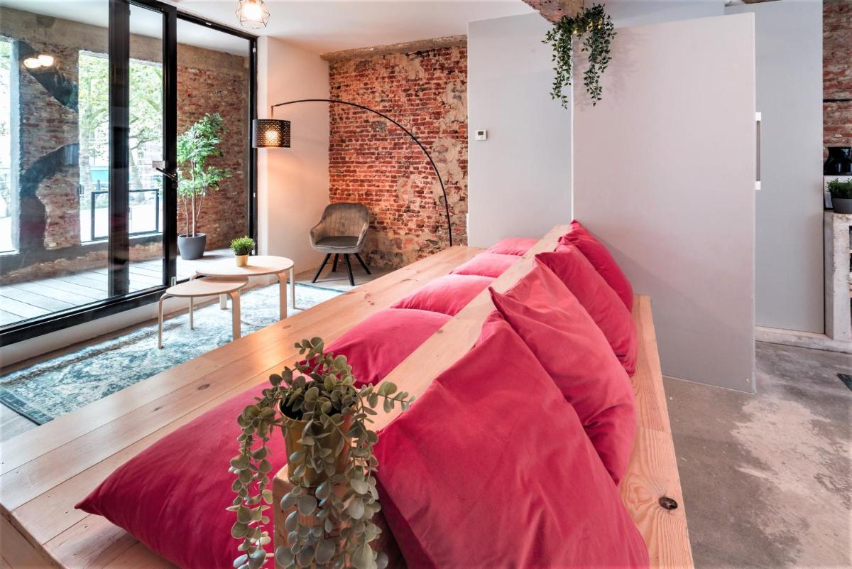 The Industrial Lodge - Housity