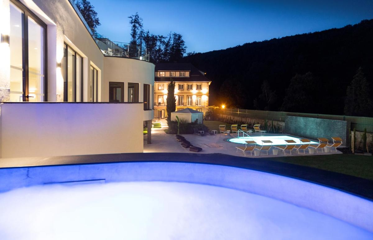 Piscine de l'établissement 6717 Nature Hôtel & Spa Le Clos des Délices ou située à proximité