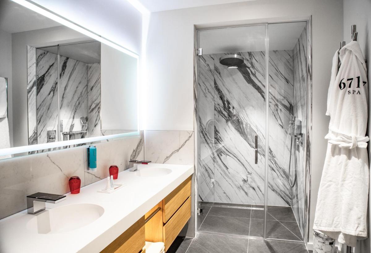 Salle de bains dans l'établissement 6717 Nature Hôtel & Spa Le Clos des Délices