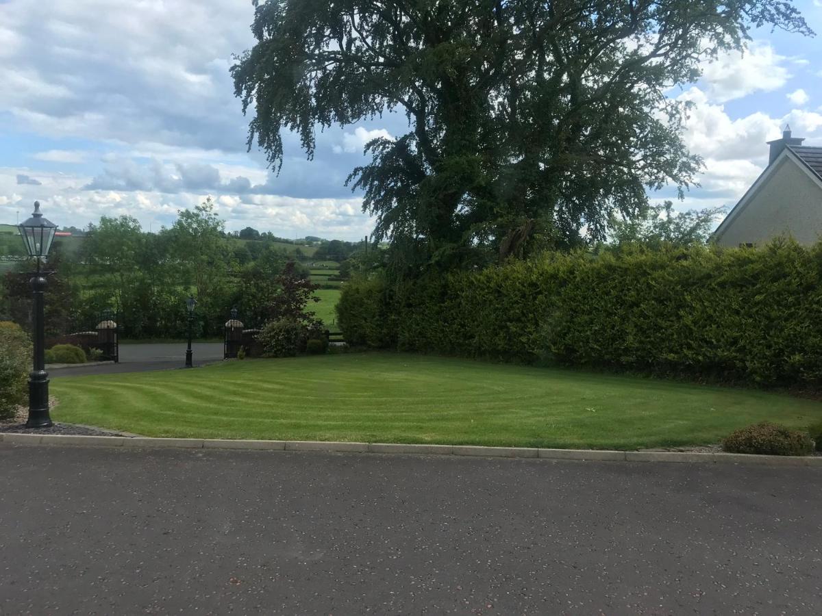 Dungannon 2 Bed Bungalow - Sleeps 5 - Pet Friendly - Housity