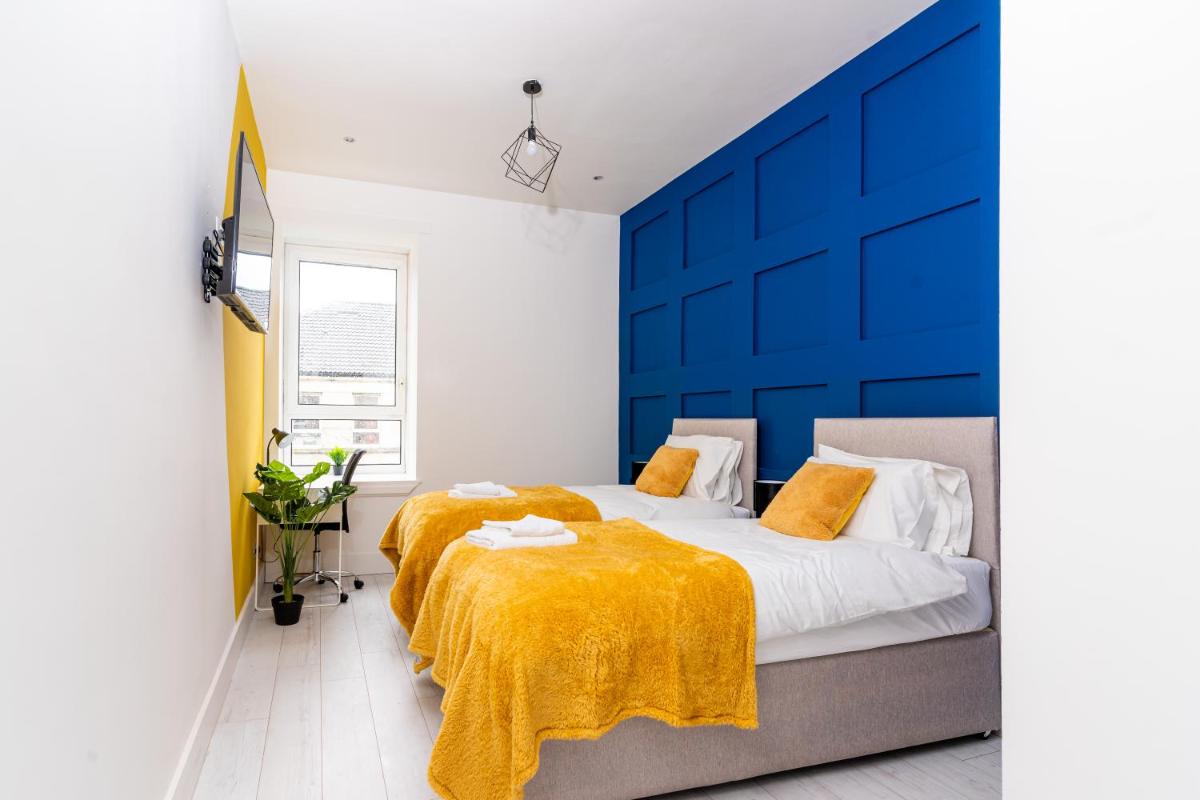 Cheerful 2 Bedroom Homely Apartment, Sleeps 4 Guest Comfy, 3x Double Bed, Parking, Free WiFi, Suitable For Business, Leisure Guest,Glasgow, Glasgow West End, Near City Centre, Perfect For Common Wealth Games 2026 - Hizvo