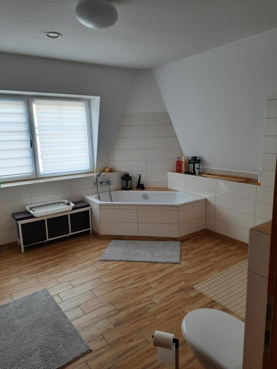 Apartment im OG zwischen See und Wald mit großem Garten - Housity