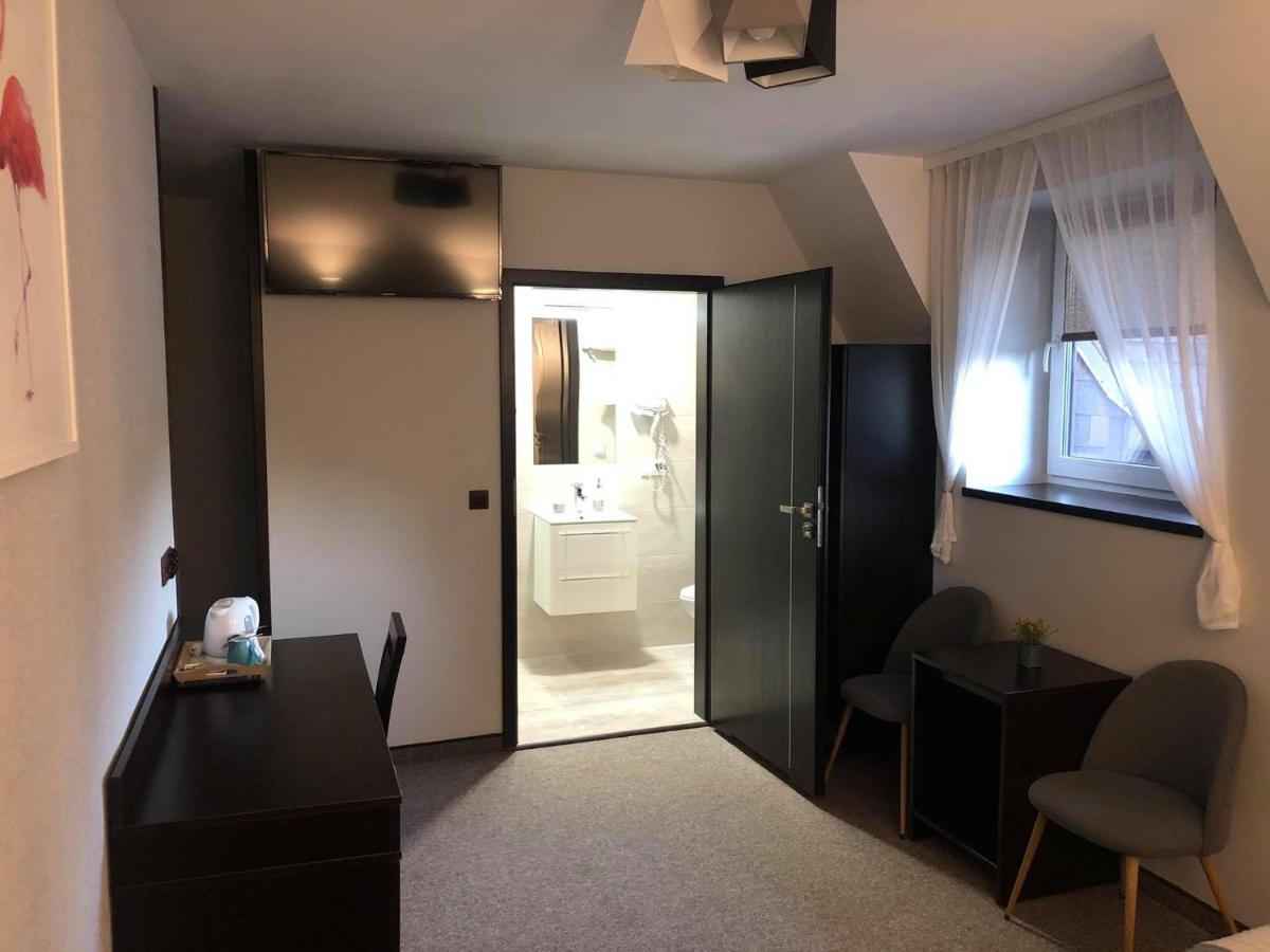 Zajazd Podzamcze - Housity