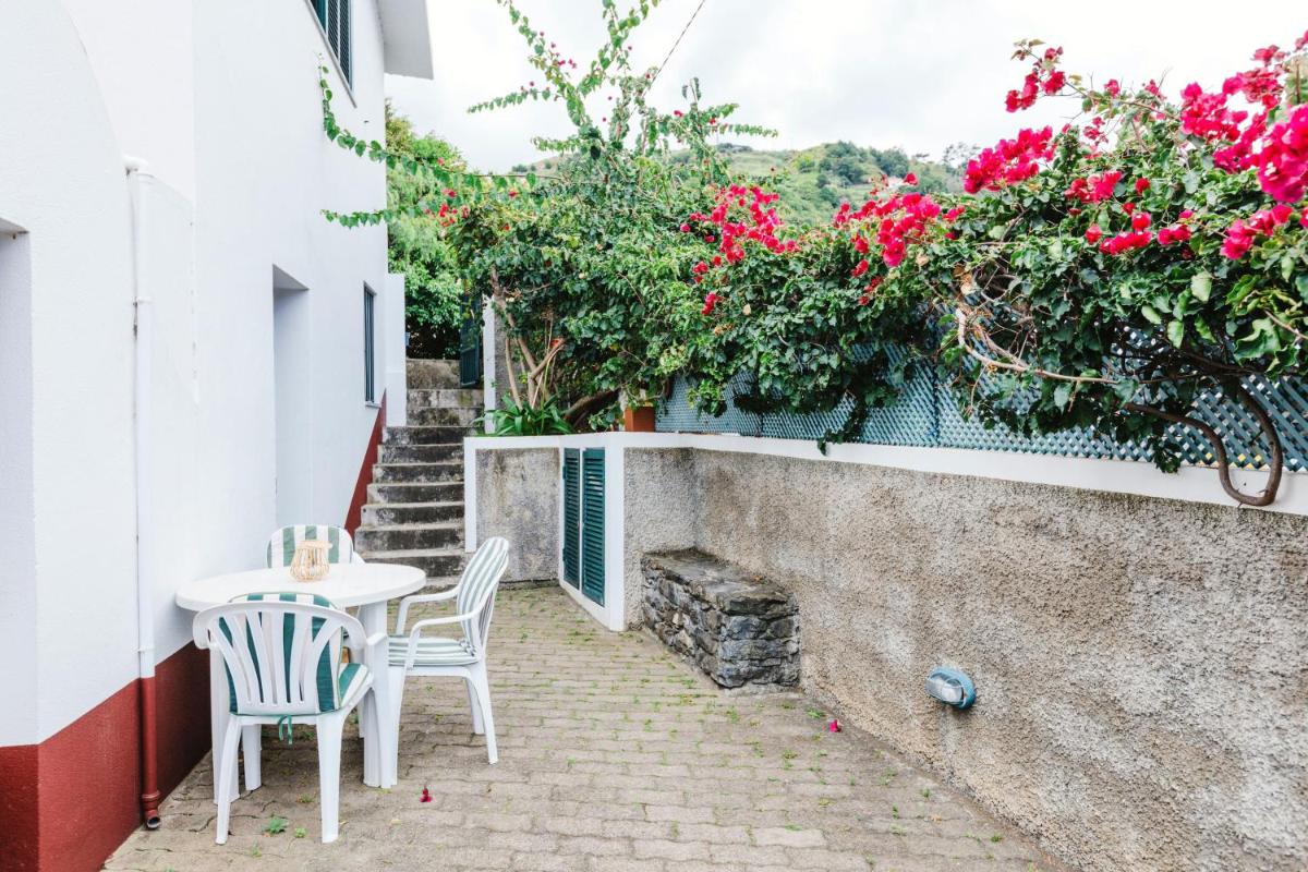 One bedroom house with enclosed garden and wifi at Porto da Cruz - Housity