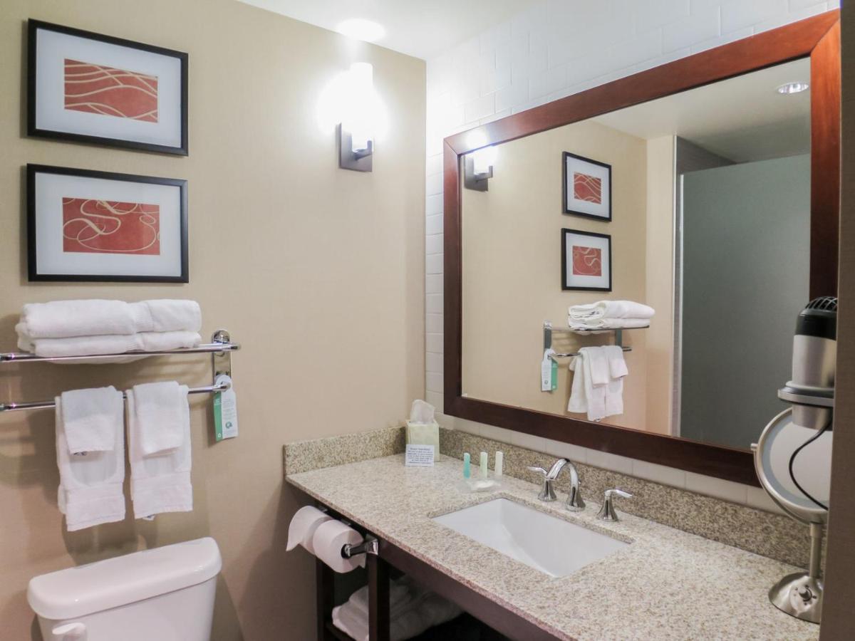 Comfort Suites Marietta-Parkersburg - Housity