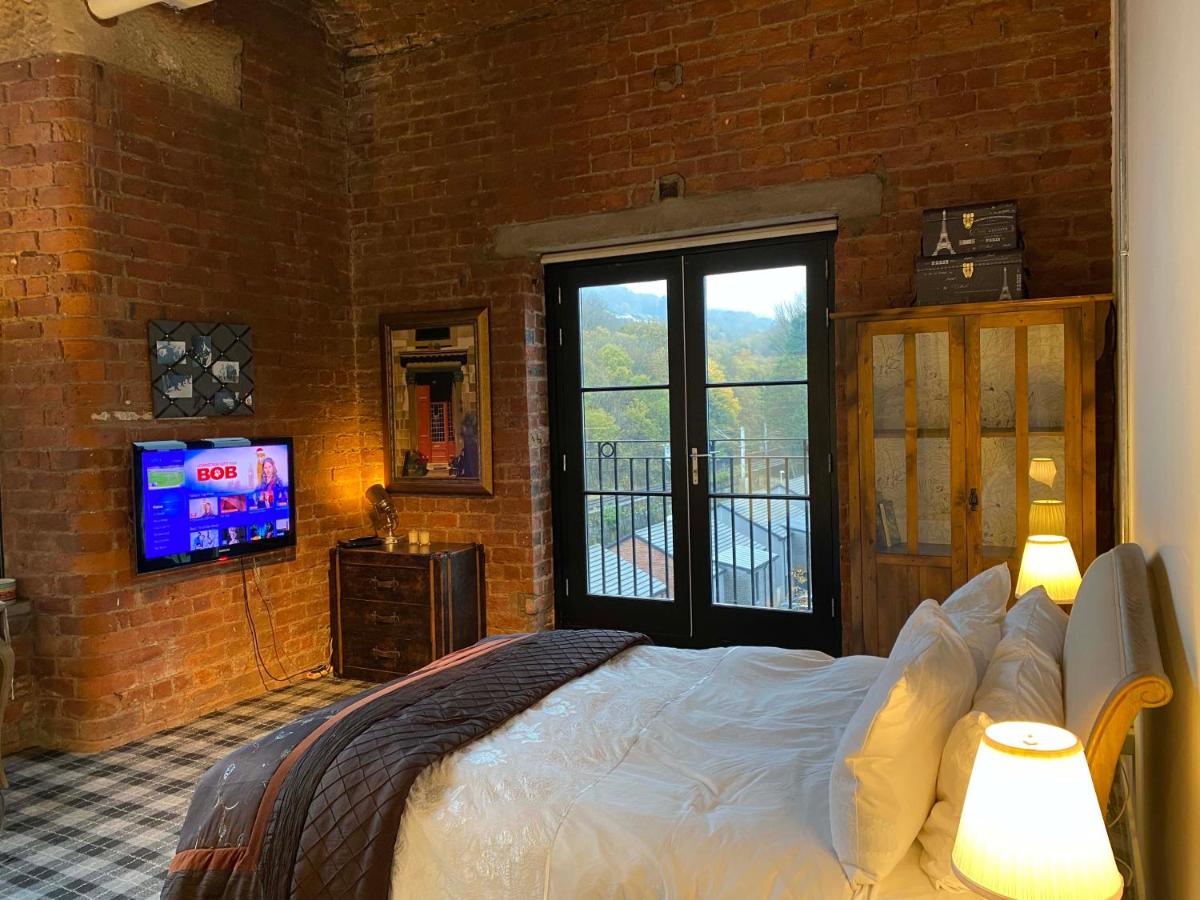 2 Bedroom Loft  overlooking River Clyde - Housity