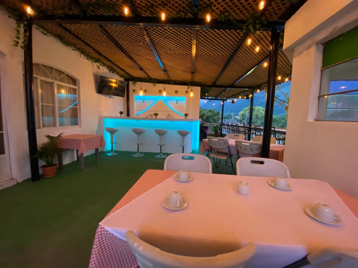 Hotel Los Angeles Panajachel - Housity