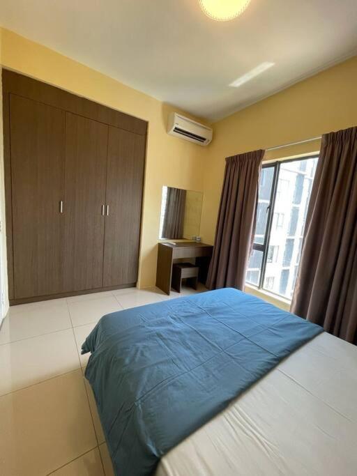 OPAHOME@SWISS GARDEN RESIDENCE (POOL VIEW) 1 Bedroom Studio with WIFI + NETFLIX - Housity