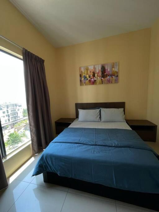 Suitetrails - OPAHOME@SWISS GARDEN RESIDENCE (POOL VIEW) 1 Bedroom Studio with WIFI + NETFLIX