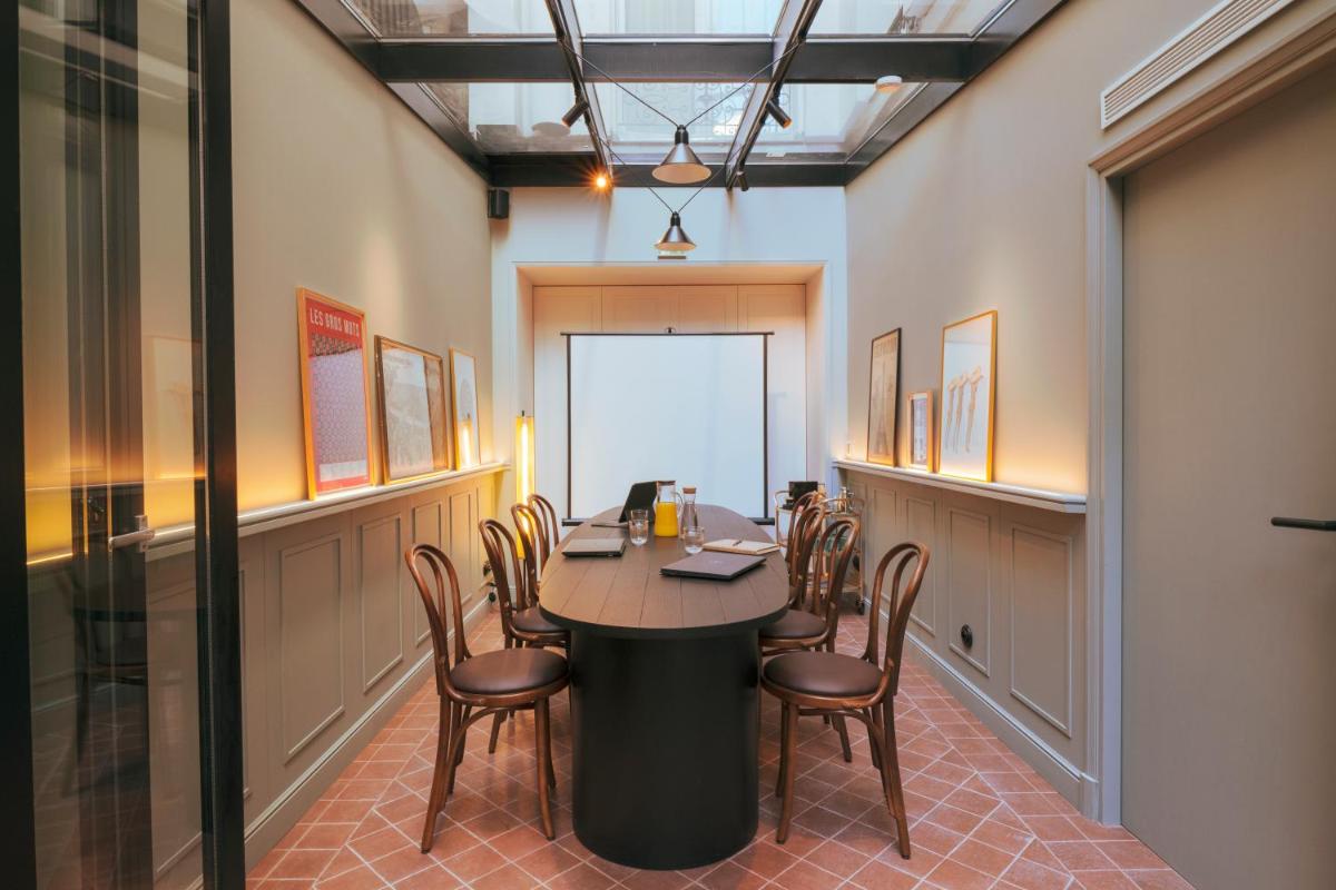Coin salon dans l'établissement Dadou Paris