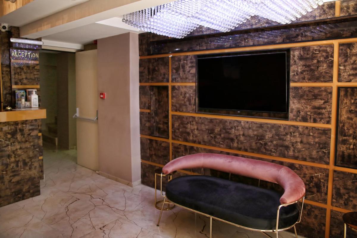 The Grand Tower Hotel - Housity