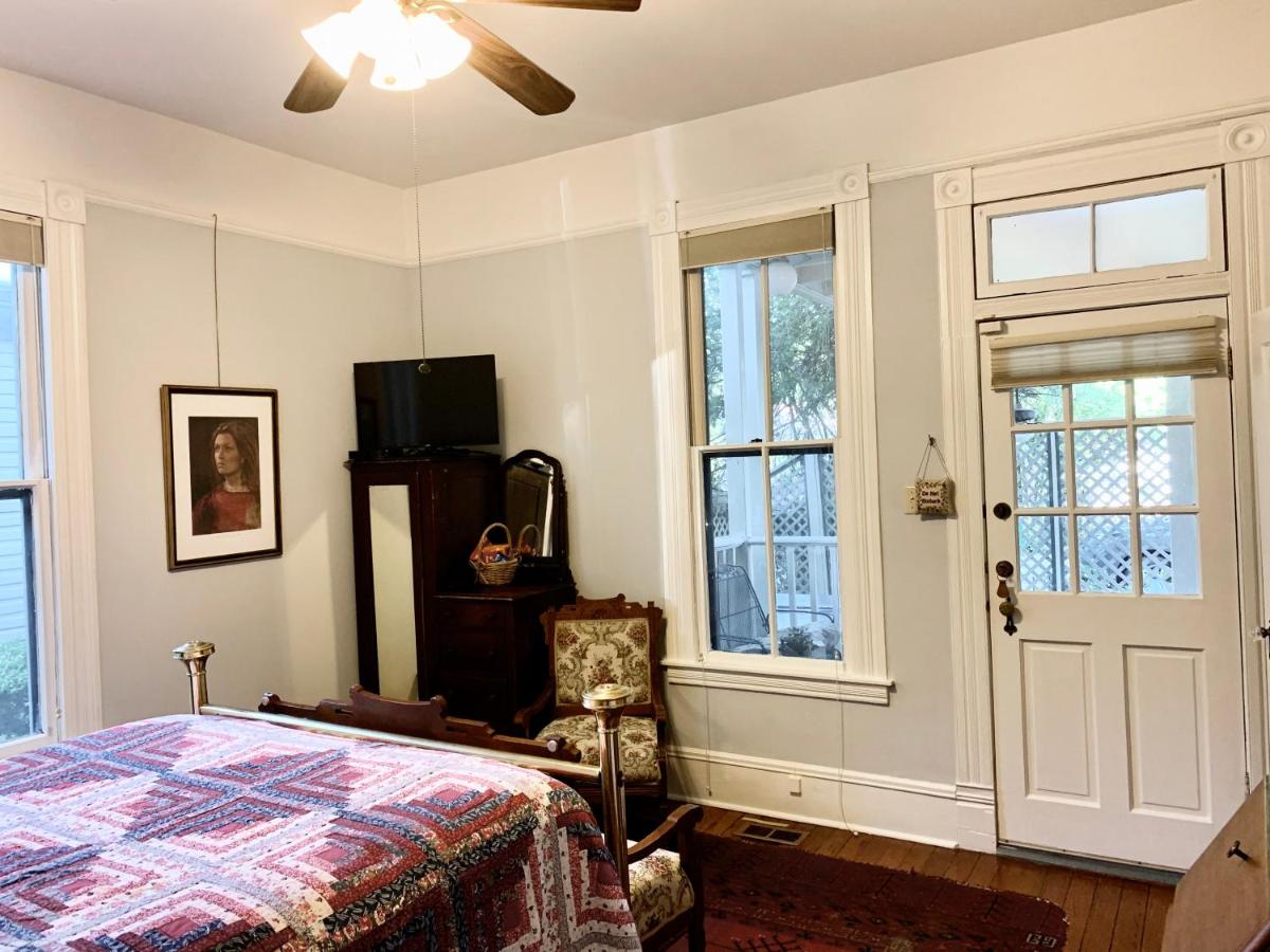 Brackenridge House Bed and Breakfast - Housity