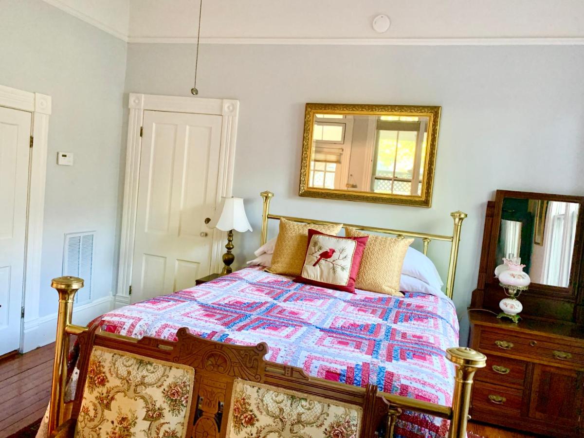 Brackenridge House Bed and Breakfast - Housity