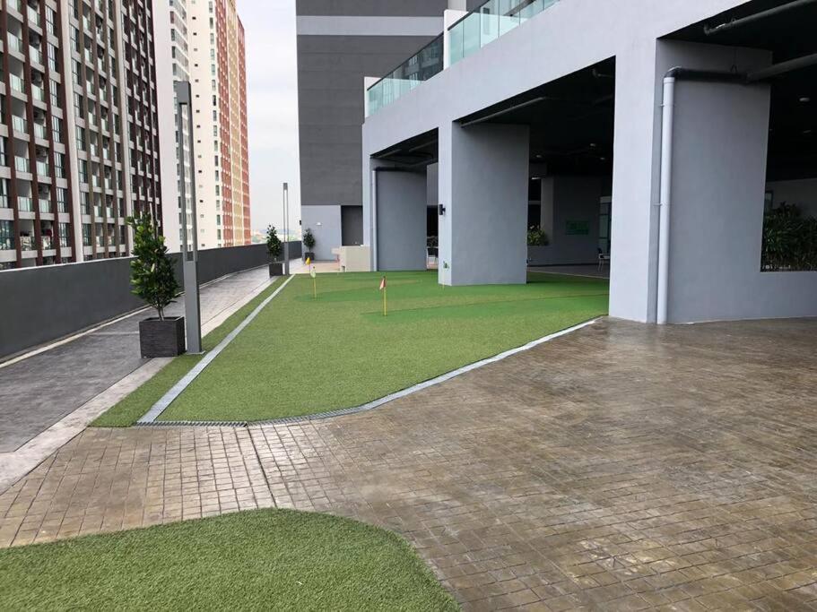 Symphony Tower Balakong Family Room Netflix & 100mbps WiFi (3-6pax) - Housity