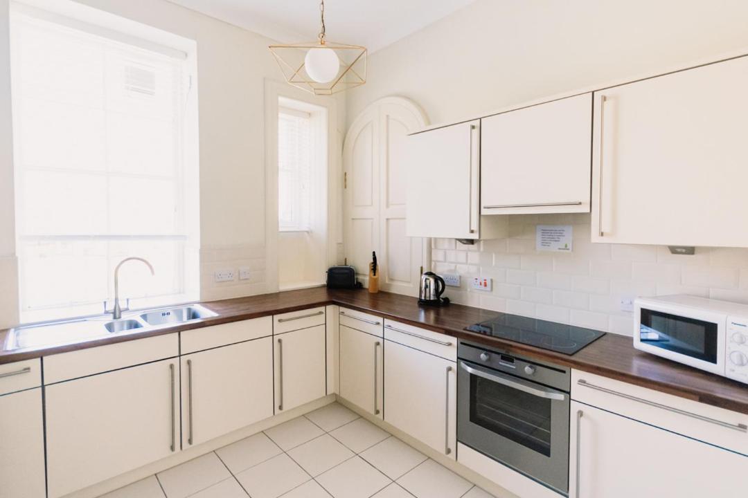 Suitetrails - Atholl Apartment - A Unique apartment in countryside park with WIFI and access to pool and bar